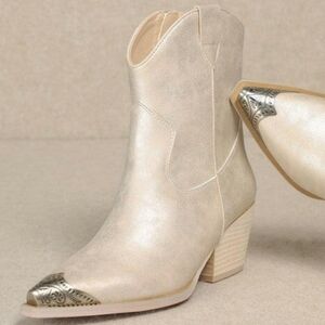 MIIM ZION METAL TOE BOOTIE.  Champagne  Sz 6.5 NWT